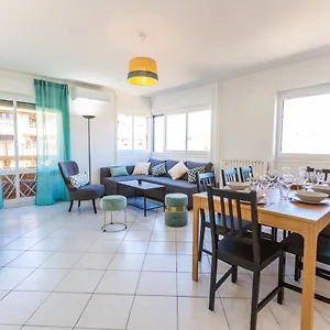 Superbe 100m2 - 2 Balcons - Proche Gare - Climatisé , Marseille France